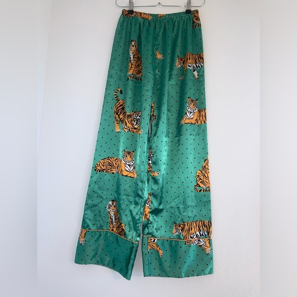 Feminine Tiger Wide Leg Pajama Pants Medium 🐅 - Picture 8 of 11
